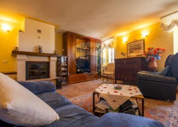 Soggiorno - Casa semi indipendente Frazione San Giovanni
 
13, Fabriano - foto 5