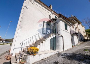 Casa all\'aperto - Casa semi indipendente Frazione San Giovanni
 
13, Fabriano - foto 30