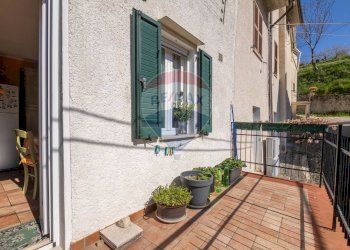 Balcone - Casa semi indipendente Frazione San Giovanni
 
13, Fabriano - foto 32