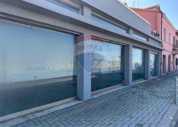 Edificio all\'aperto - Commercial Premises Via Flaminia
 
224/b, Ancona - photo 4