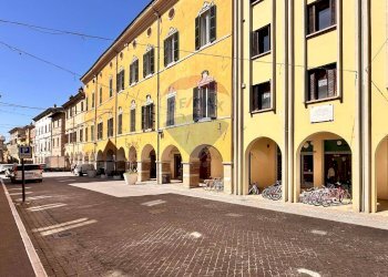 Edificio all\'aperto - Ufficio Corso Garibaldi
 
149, Fossombrone - foto 1