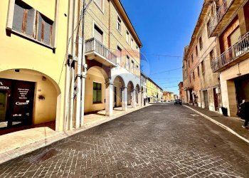 Edificio all\'aperto - Ufficio Corso Garibaldi
 
149, Fossombrone - foto 5