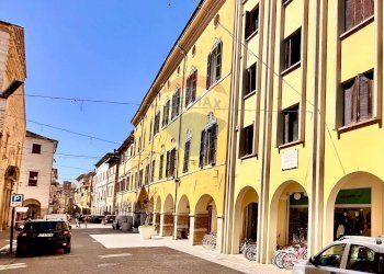 Edificio all\'aperto - Ufficio Corso Garibaldi
 
149, Fossombrone - foto 6