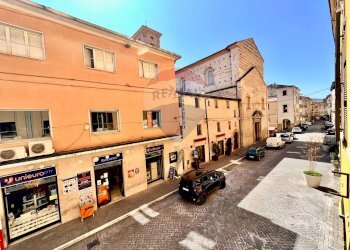 Edificio all\'aperto - Ufficio Corso Garibaldi
 
149, Fossombrone - foto 7