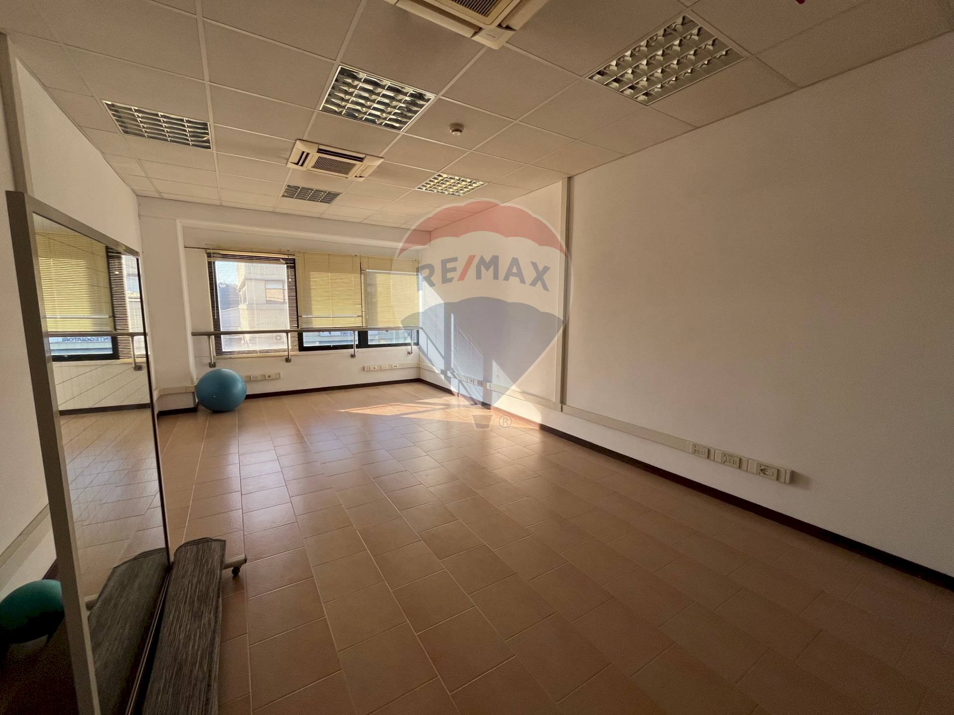 Stanza vuota - Locale Commerciale Ancona - foto 3