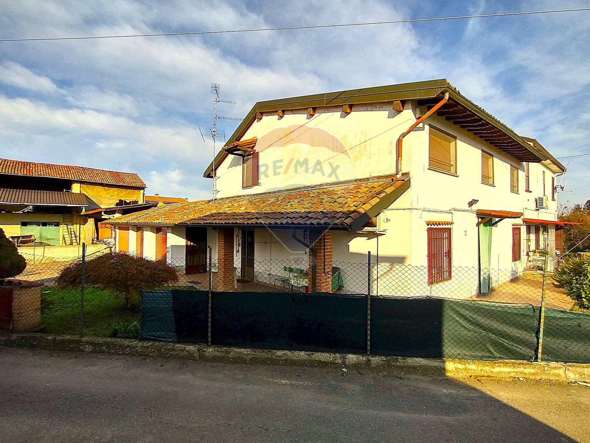 Casa all\'aperto - Semi-detached house via San Pietro
 
17, Suardi - photo 1