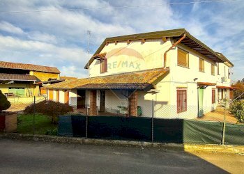 Casa all\'aperto - Semi-detached house via San Pietro
 
17, Suardi - photo 1