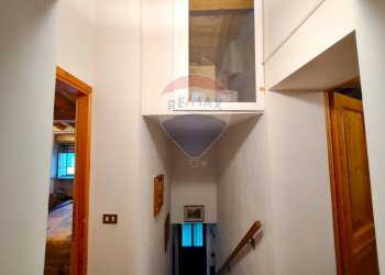 Hall / corridoio - Semi-detached house via San Pietro
 
17, Suardi - photo 17