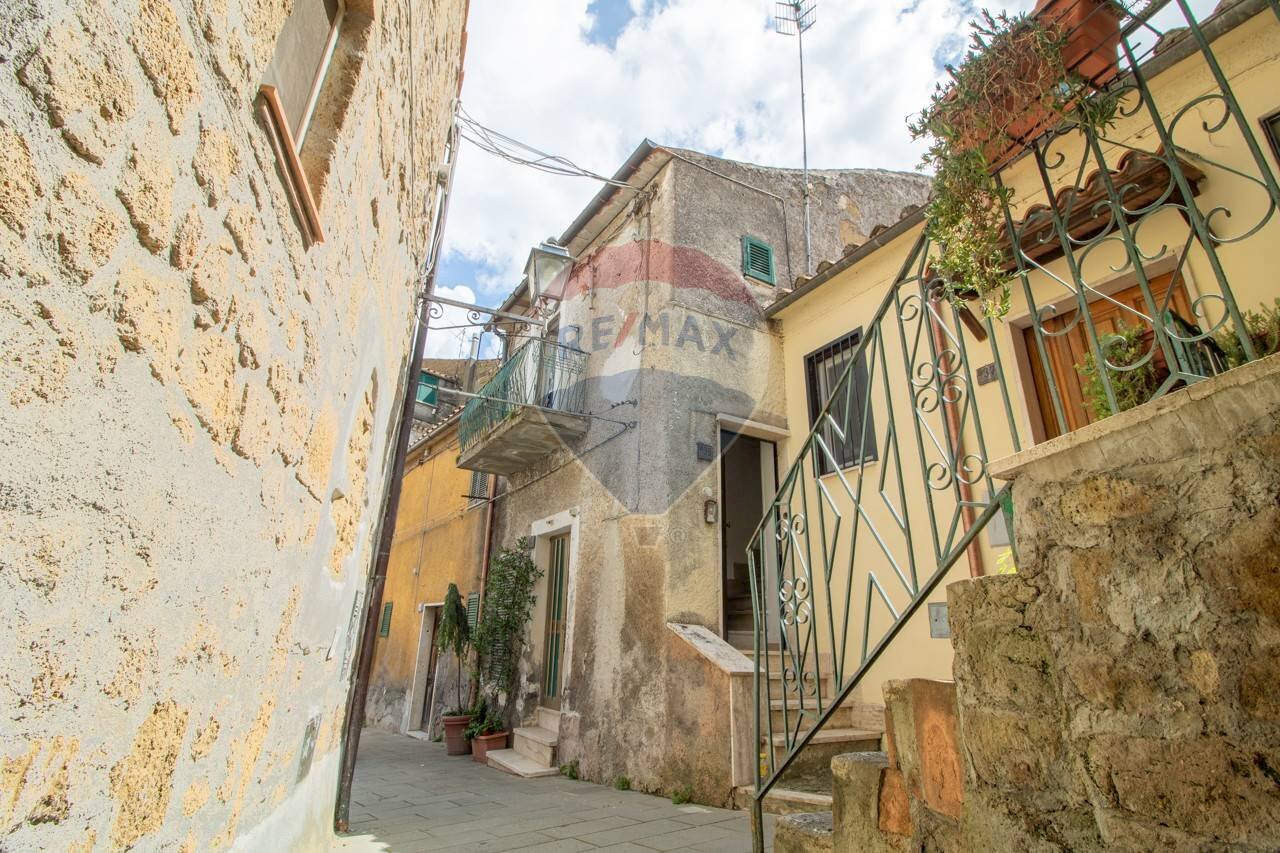 Casa all\'aperto - Four-room apartment Via Carlo Emanuele
 
25, Ischia di Castro - floor plans 1