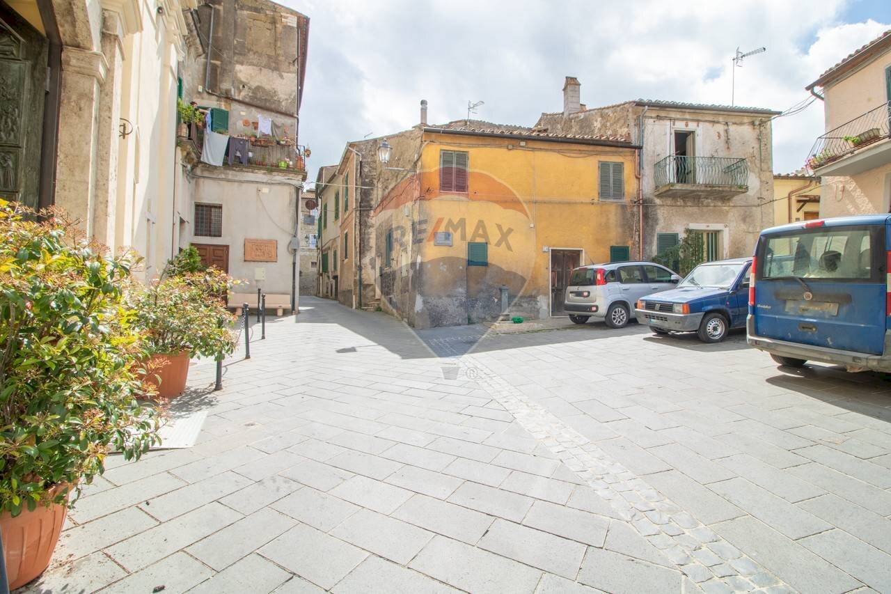 Edificio all\'aperto - Four-room apartment Via Carlo Emanuele
 
25, Ischia di Castro - photo 2