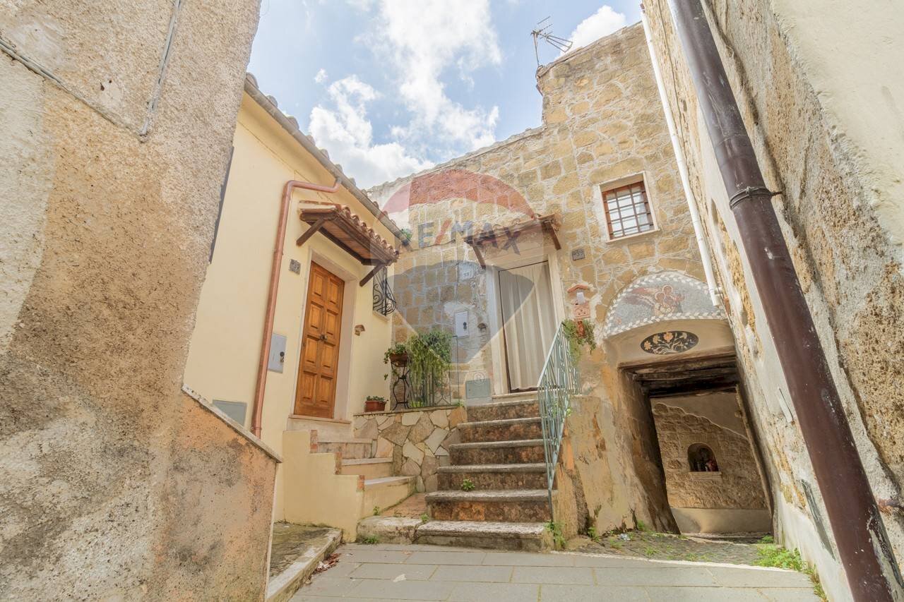 Casa all\'aperto - Quadrilocale Via Carlo Emanuele
 
25, Ischia di Castro - foto 2