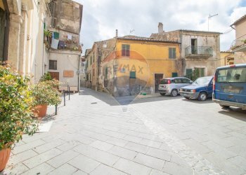 Edificio all\'aperto - Quadrilocale Via Carlo Emanuele
 
25, Ischia di Castro - foto 2