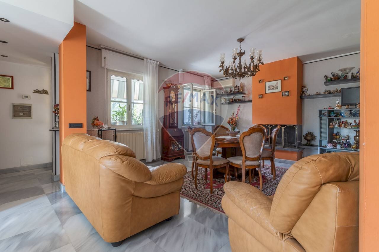 Sala da pranzo - Trilocale Via Amerigo Vespucci
 
13, Canino - foto 2