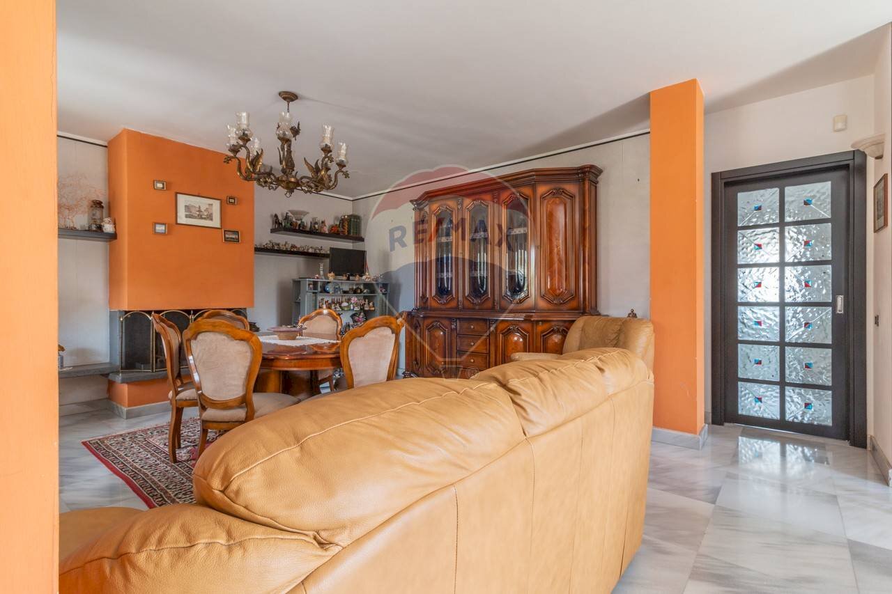 Sala da pranzo - Trilocale Via Amerigo Vespucci
 
13, Canino - foto 1