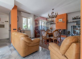 Sala da pranzo - Trilocale Via Amerigo Vespucci
 
13, Canino - foto 2