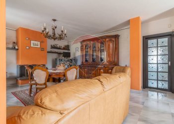 Sala da pranzo - Trilocale Via Amerigo Vespucci
 
13, Canino - foto 9