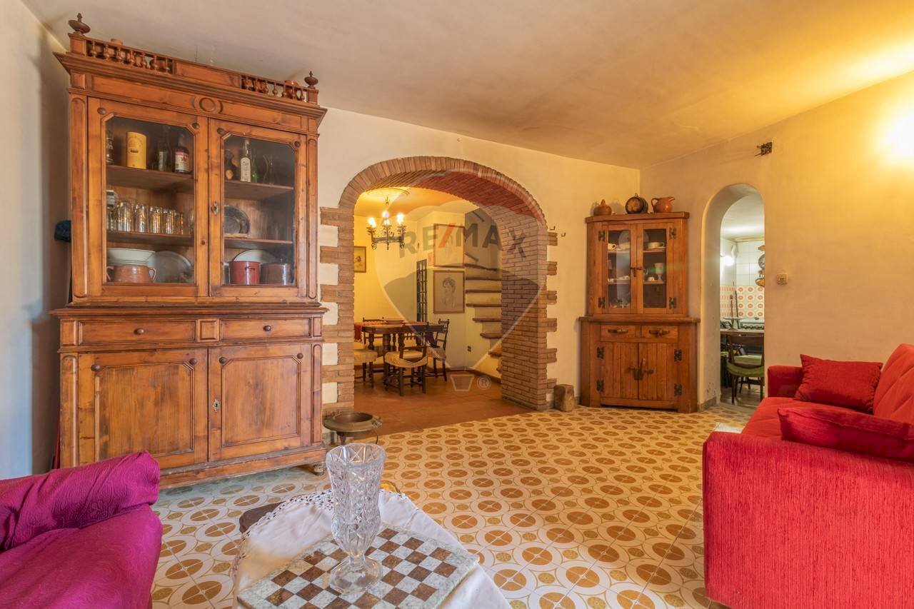 Soggiorno - Casa indipendente Via San Magno
 
84, Farnese - foto 2