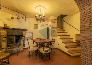 Sala da pranzo - Casa indipendente Via San Magno
 
84, Farnese - foto 15