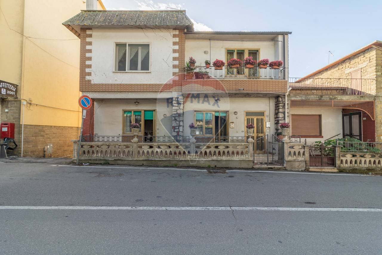 Casa all\'aperto - Quadrilocale Via Aldo Moro
 
14, Ischia di Castro - foto 2