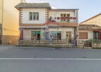 Casa all\'aperto - Quadrilocale Via Aldo Moro
 
14, Ischia di Castro - foto 2