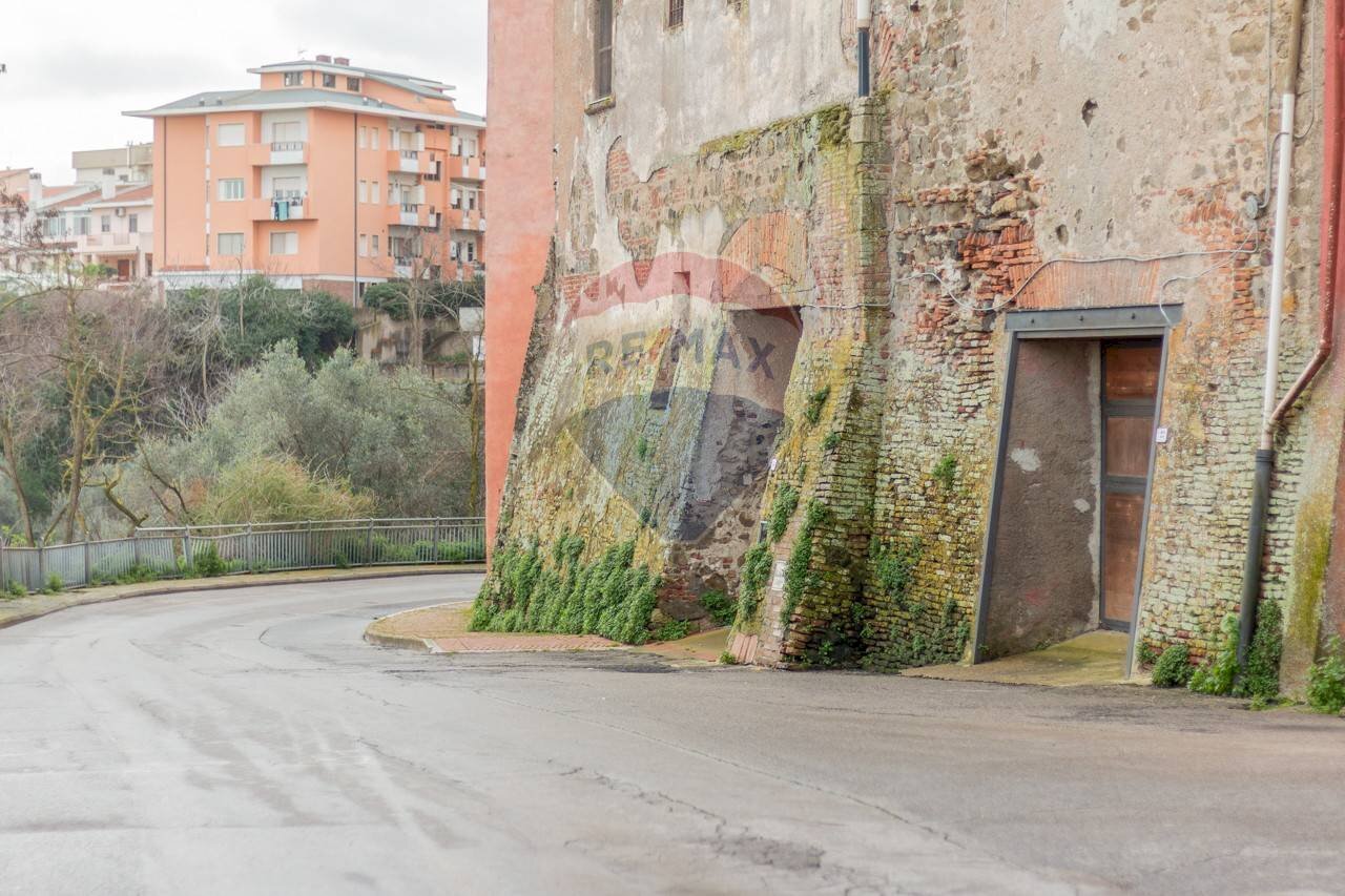 Edificio all\'aperto - Rustico Circonvallazione Vulci
 
22, Montalto di Castro - foto 2