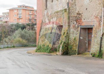 Edificio all\'aperto - Rustico Circonvallazione Vulci
 
22, Montalto di Castro - foto 2