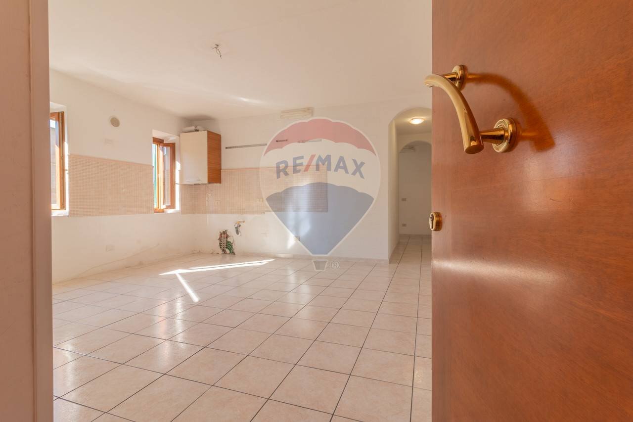 Stanza vuota - Trilocale Via Ventiquattro Maggio
 
22, Ischia di Castro - foto 2