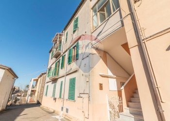 Edificio all\'aperto - Trilocale Via Ventiquattro Maggio
 
22, Ischia di Castro - foto 3