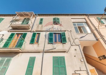 Edificio all\'aperto - Trilocale Via Ventiquattro Maggio
 
22, Ischia di Castro - foto 4