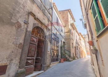 Edificio all\'aperto - Trilocale Via Carlo Emanuele IV
 
18, Ischia di Castro - foto 2