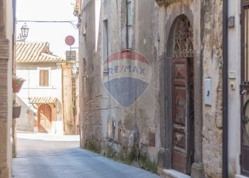 Edificio all\'aperto - Trilocale Via Carlo Emanuele IV
 
18, Ischia di Castro - foto 3