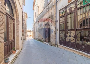 Edificio all\'aperto - Trilocale Via Carlo Emanuele IV
 
18, Ischia di Castro - foto 4