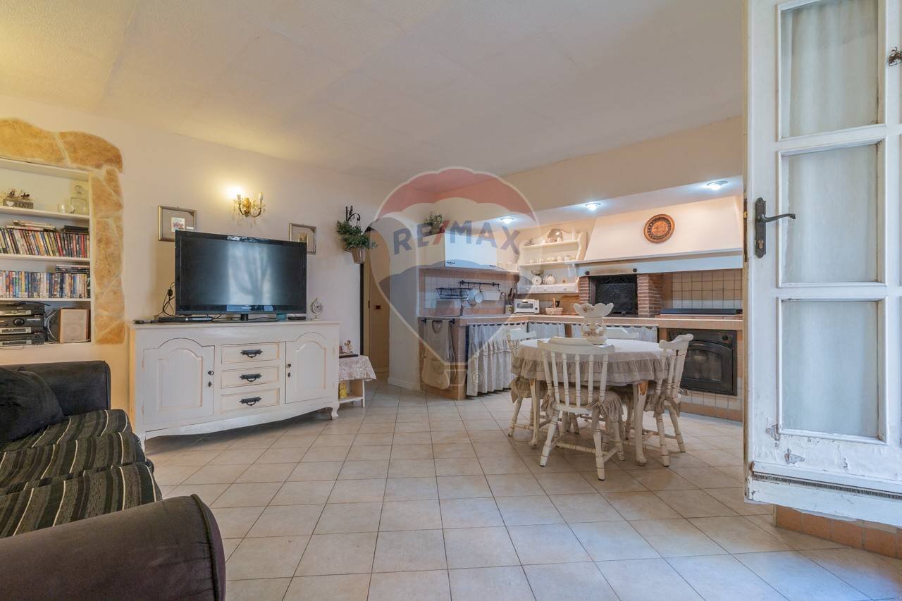 Sala da pranzo - Bilocale Via Del Fiore
 
77, Ischia di Castro - foto 3