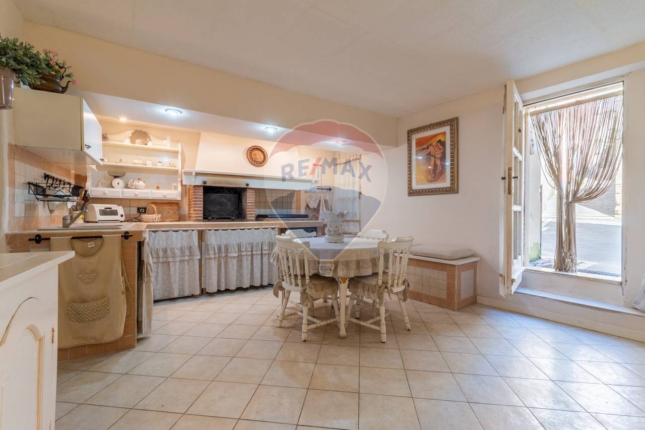 Cucina - Bilocale Via Del Fiore
 
77, Ischia di Castro - foto 1