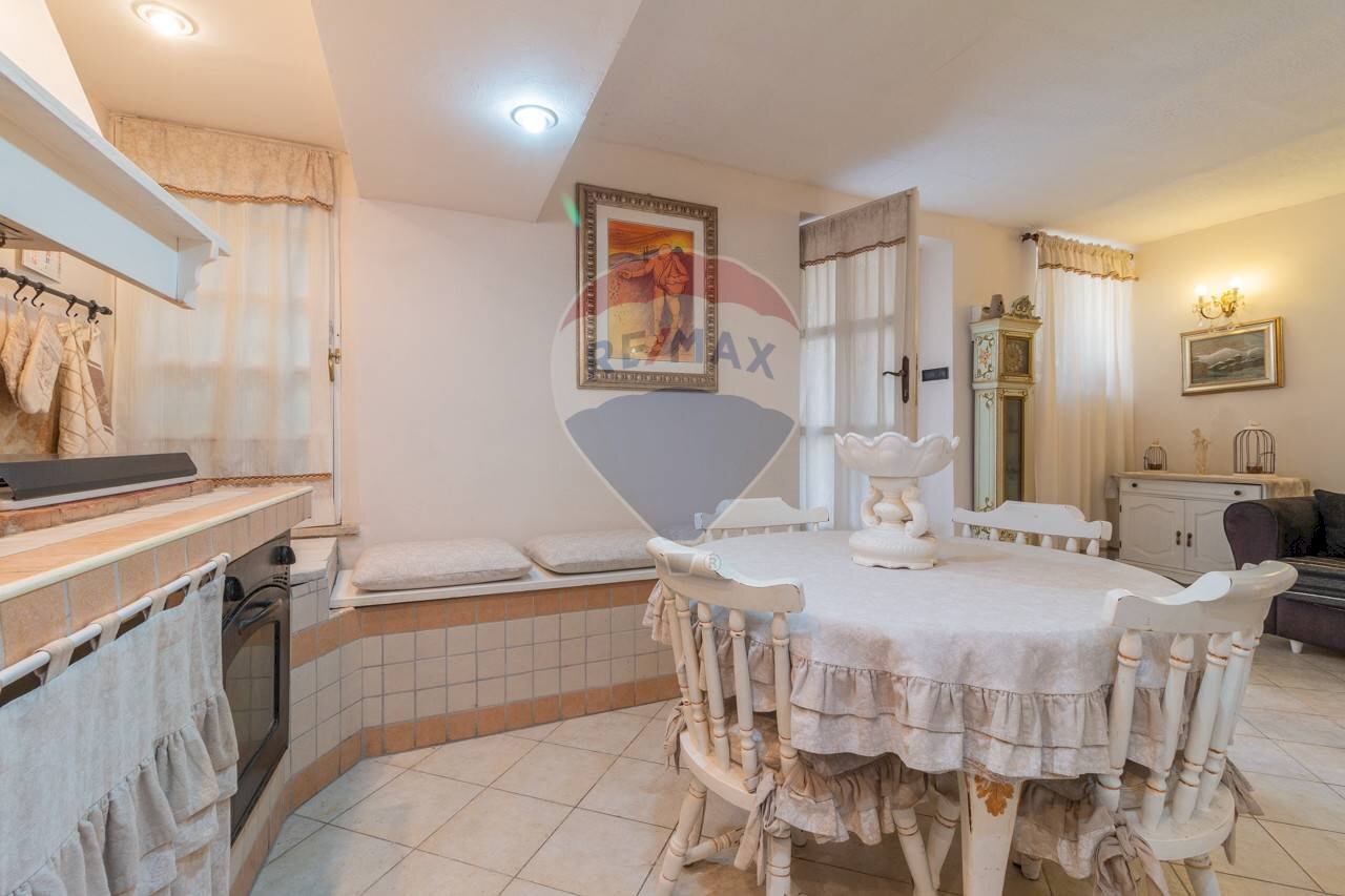 Sala da pranzo - Bilocale Via Del Fiore
 
77, Ischia di Castro - foto 2