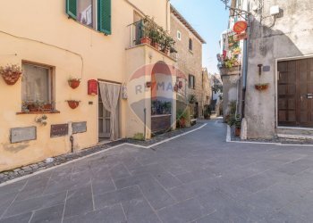 Edificio all\'aperto - Bilocale Via Del Fiore
 
77, Ischia di Castro - foto 5