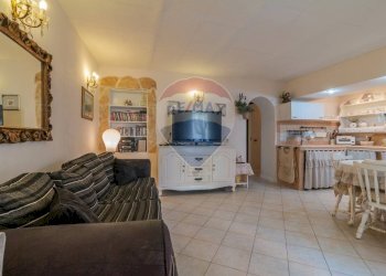 Sala da pranzo - Bilocale Via Del Fiore
 
77, Ischia di Castro - foto 10