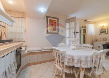 Sala da pranzo - Bilocale Via Del Fiore
 
77, Ischia di Castro - foto 2