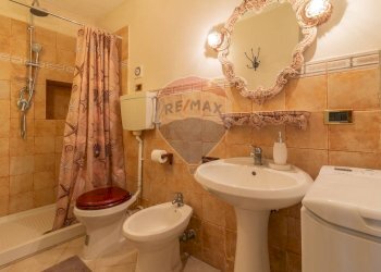 Bagno - Bilocale Via Del Fiore
 
77, Ischia di Castro - foto 17