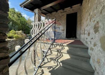 Scale - Semi-detached house vetteglia
 
74, Bagni di Lucca - photo 1