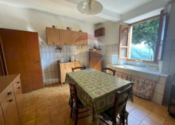 Sala da pranzo - Semi-detached house vetteglia
 
74, Bagni di Lucca - photo 3