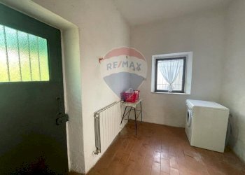Hall / corridoio - Semi-detached house vetteglia
 
74, Bagni di Lucca - photo 9