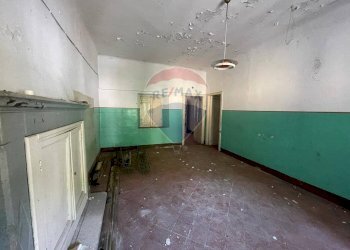 Stanza vuota - Appartamento PIAZZA PONTE A SERRAGLIO
 
12, Bagni di Lucca - foto 7