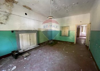 Stanza vuota - Appartamento PIAZZA PONTE A SERRAGLIO
 
12, Bagni di Lucca - foto 8