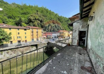Balcone - Appartamento PIAZZA PONTE A SERRAGLIO
 
12, Bagni di Lucca - foto 10