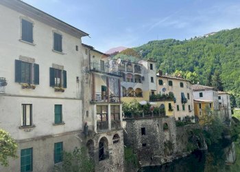 Edificio all\'aperto - Appartamento PIAZZA PONTE A SERRAGLIO
 
12, Bagni di Lucca - foto 13