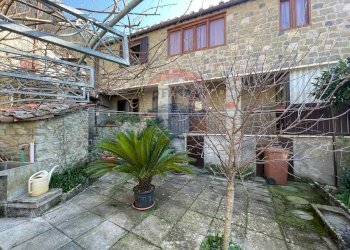 Casa all\'aperto - Casa indipendente VIA LUPO LUPARI
 
42, Bagni di Lucca - foto 1