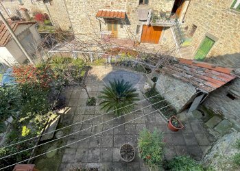 Giardino - Casa indipendente VIA LUPO LUPARI
 
42, Bagni di Lucca - foto 40