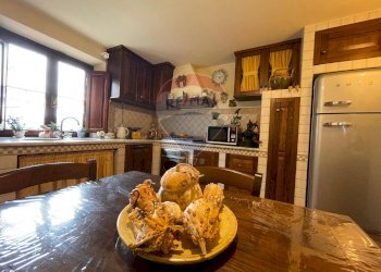 Cucina - Casa indipendente SAN CASSIANO VIA VIZZATA
 
49, Bagni di Lucca - foto 11