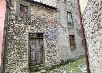 Casa all\'aperto - Casa indipendente SAN CASSIANO VIA VIZZATA
 
49, Bagni di Lucca - foto 80